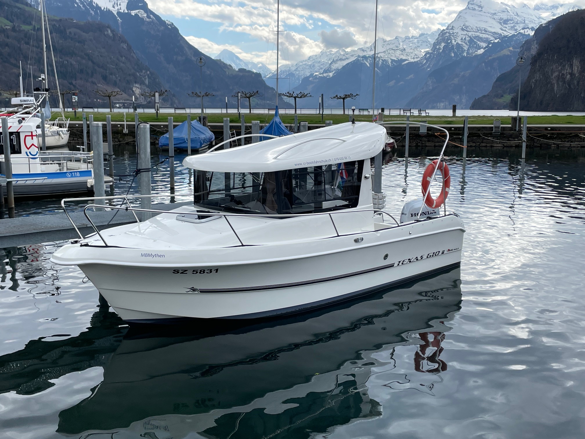 Fahrschulboot im Föhnhafen Fahrschulboot im Föhnhafen